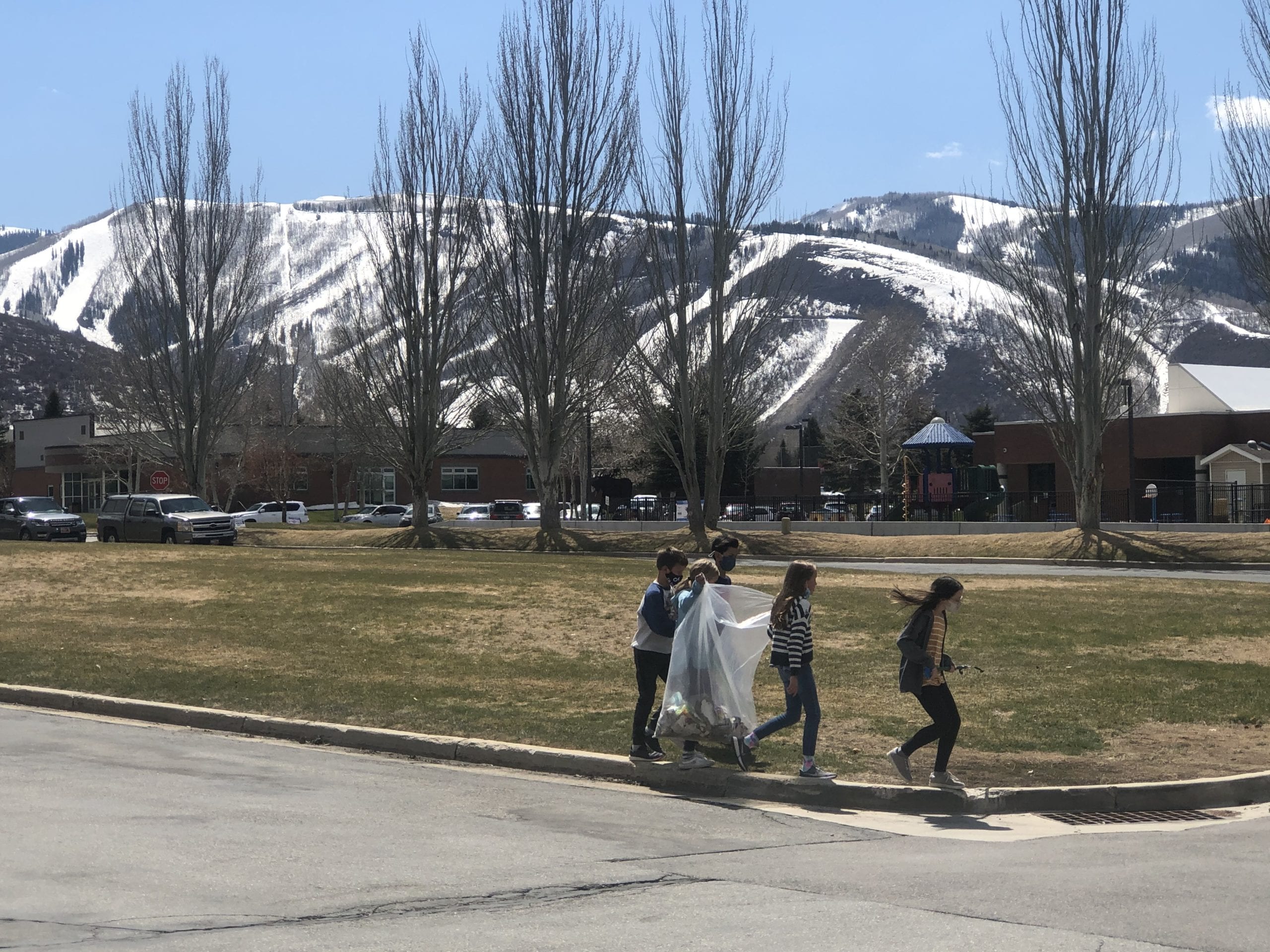 Parkites picking up garbage on Earth Day.