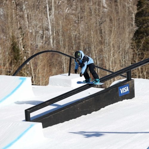 Jamie Anderson in the Slopestyle Finals at the 2021 Aspen FIS Snowboard & Freeski World Championship.