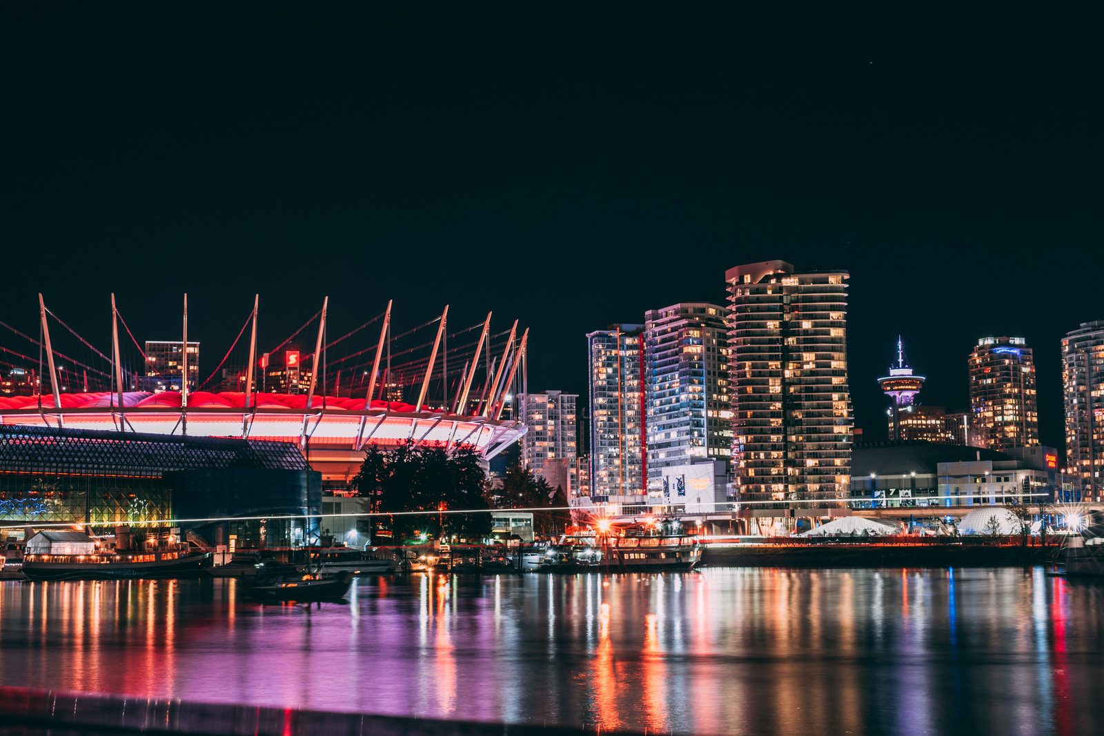 Nightime City, water stadium.