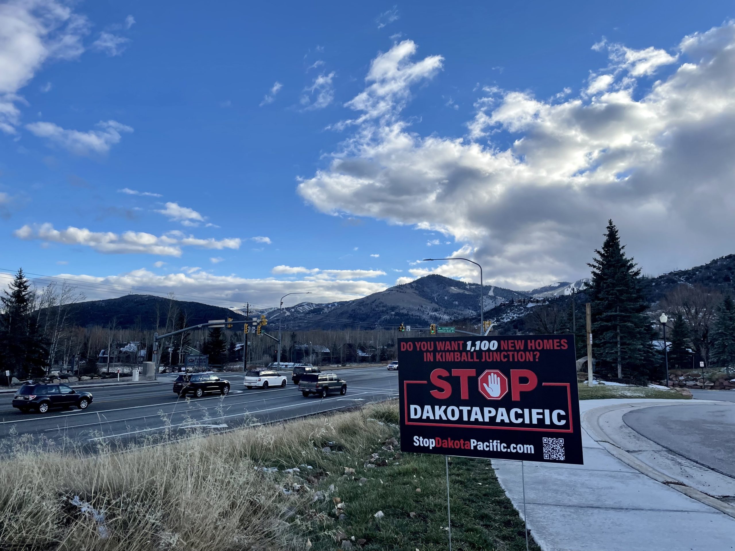 One of the many 'Stop Dakota Pacific' signs scattered throughout the Snyderville Basin.