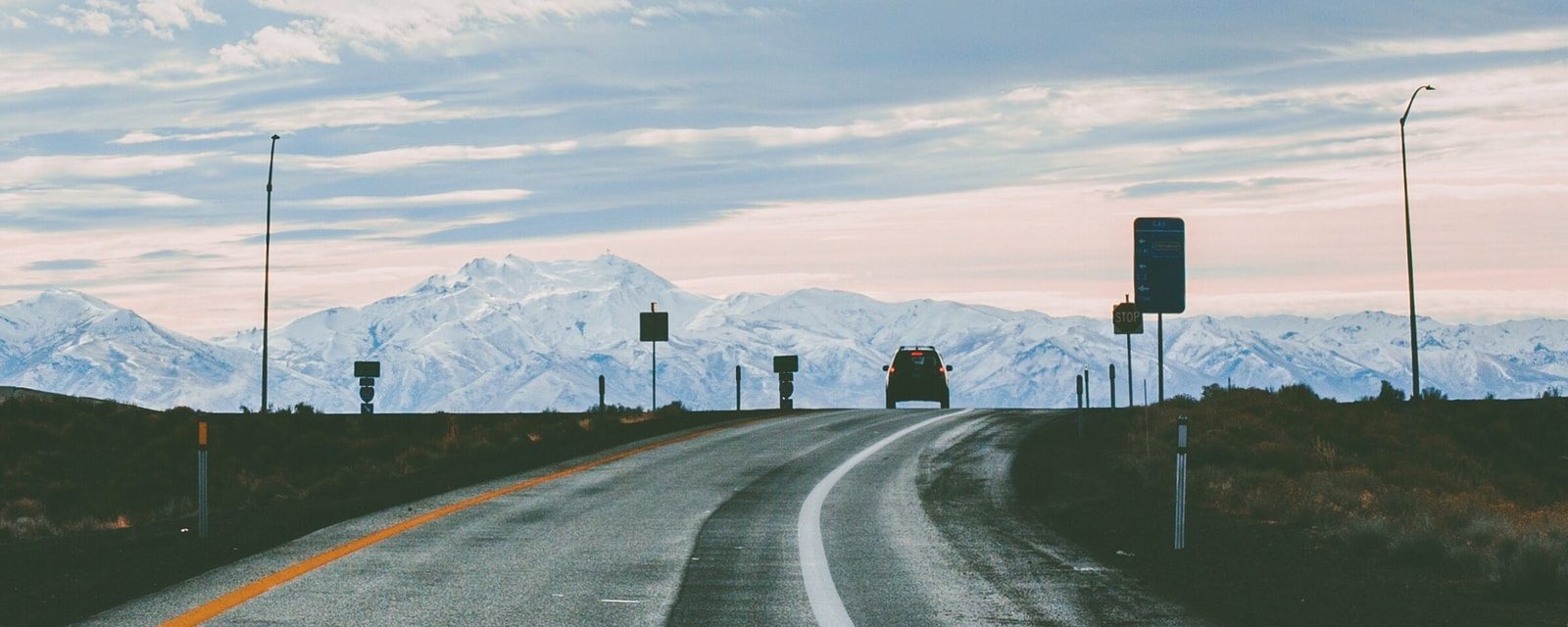 Tricky travel at the Utah - Wyoming border as the road remains closed.