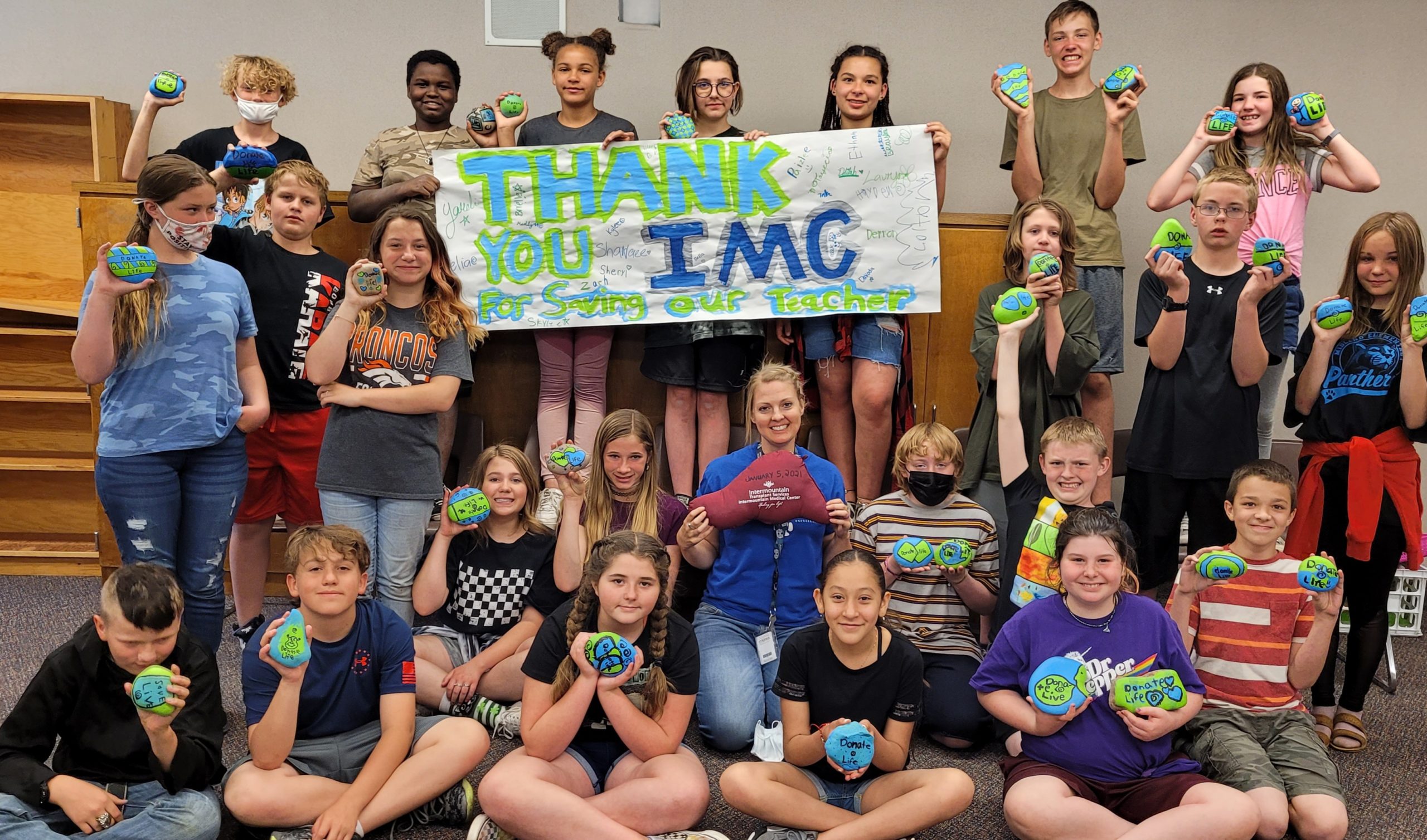 Midland Elementary's 6th graders celebrate their teacher, Jesse Davis (center), and her good health after a kidney transplant from Intermountain Healthcare.