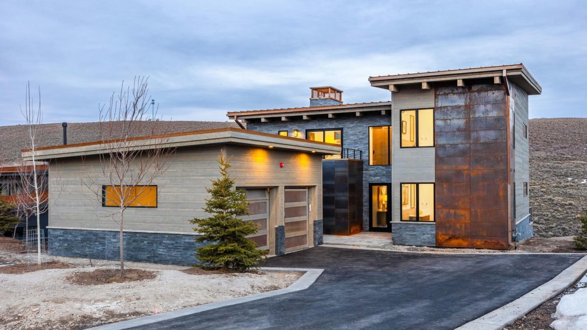This piece of Promontory real estate has over 2,500 square feet to make this house a home.