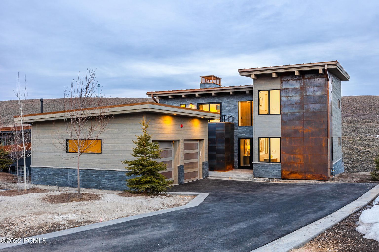 This piece of Promontory real estate has over 2,500 square feet to make this house a home.