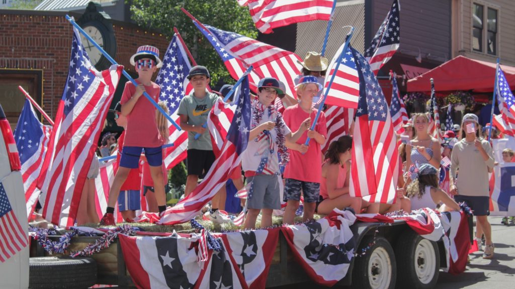what time does the park city 4th of july parade start
