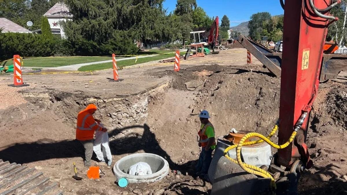 Sewer manhole and mainline connections @ 100 E and 200 S, 9/20/22.