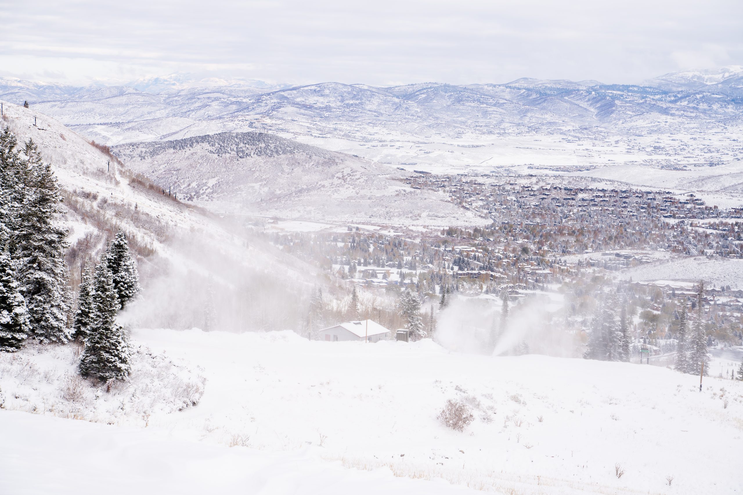 Snow makers rescue big Sierra resorts as drought bakes smaller ones – The  Mercury News