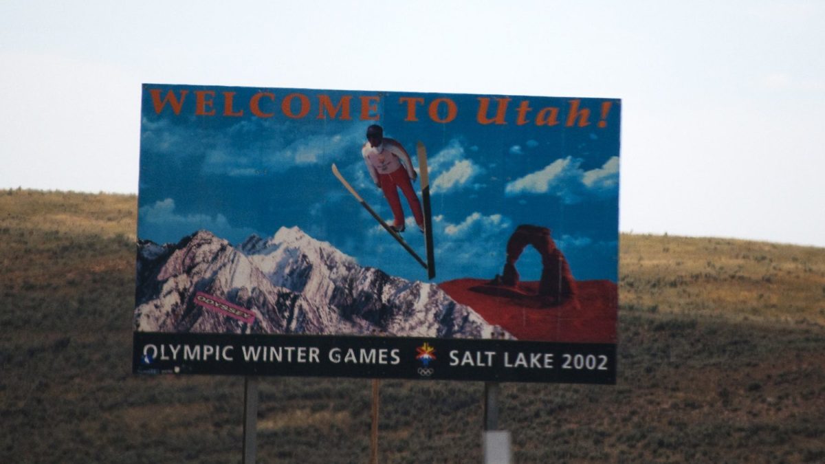 Welcome to Utah sign featuring Nordic Ski Jumper.