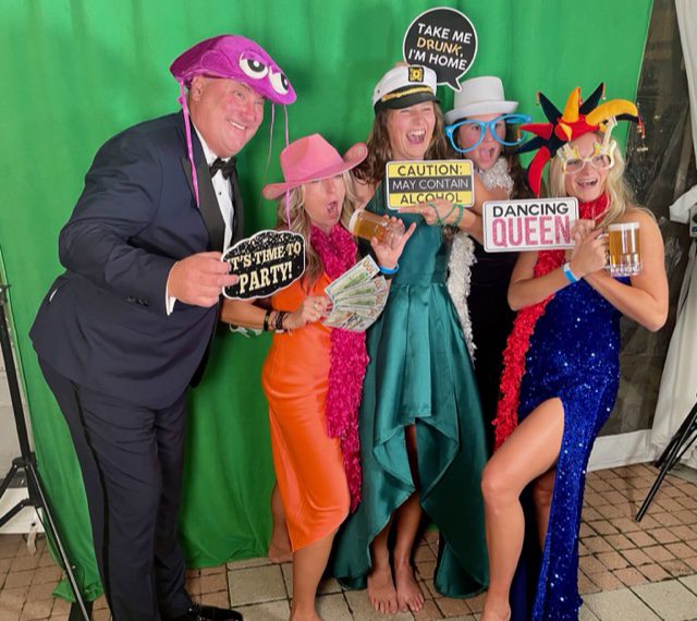 YSA Board Member Dan Macuga and JWW Volunteer Amy Macuga and their three daughters Lauren, Allie, and Sam of the Moguls, Freeski and Nordic Ski Jumping Teams at the fun phot booth after volunteering for and donating to the Jans Winter Welcome.