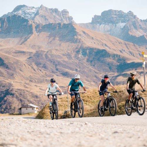 Mountain bikers on Rossignol Mountain Bikes