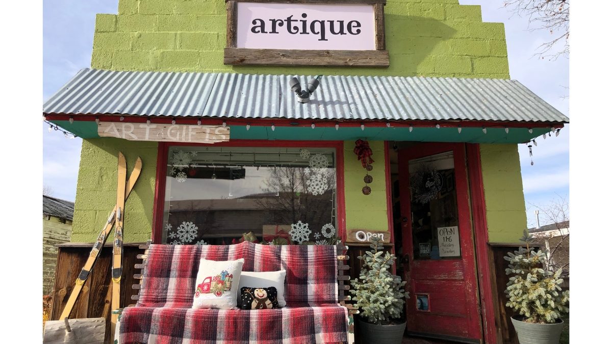Artique's quaint and cozy storefront.