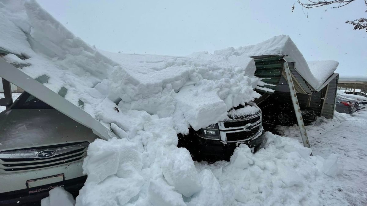 The awning at the Wing Pointe Apartments collapsed on Feb. 5, 2023 trapping 6 cars underneath.