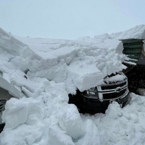 Awning collapses at Heber City apartment building trapping 6 cars ...