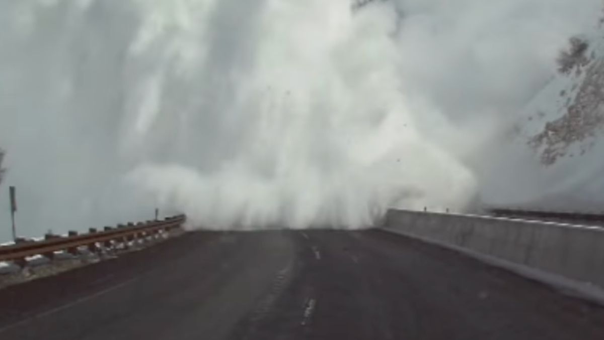 An avalanche triggered on March 27, 2023 near Deer Creek Reservoir.