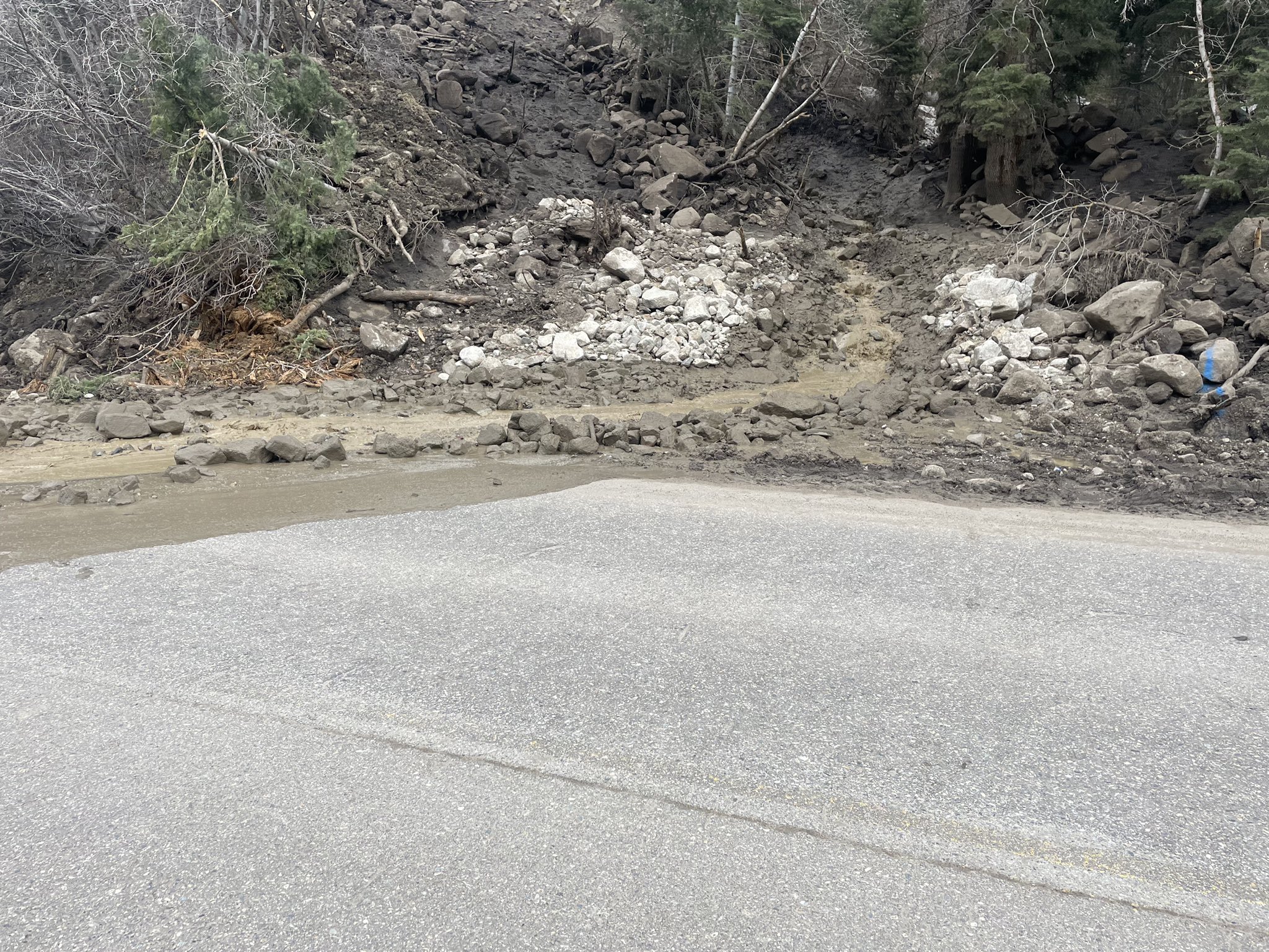 A natural mudslide has caused SR 210 to close for both uphill and downhill traffic. 