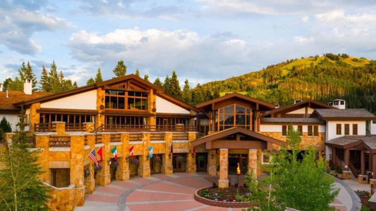 Utah's Stein Eriksen Lodge and Residences Named Finalists in World Ski Awards.