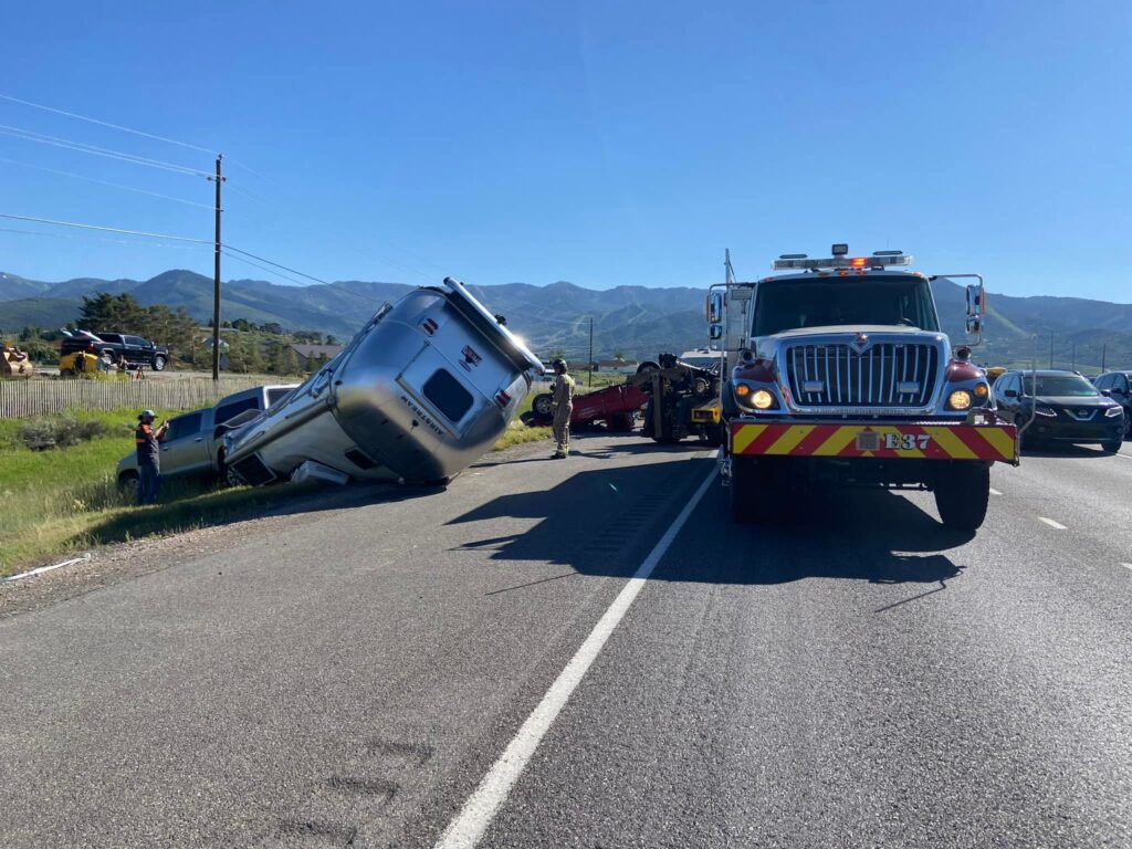 UPDATE: Flipped Airstream trailer involved in multi-vehicle accident in ...