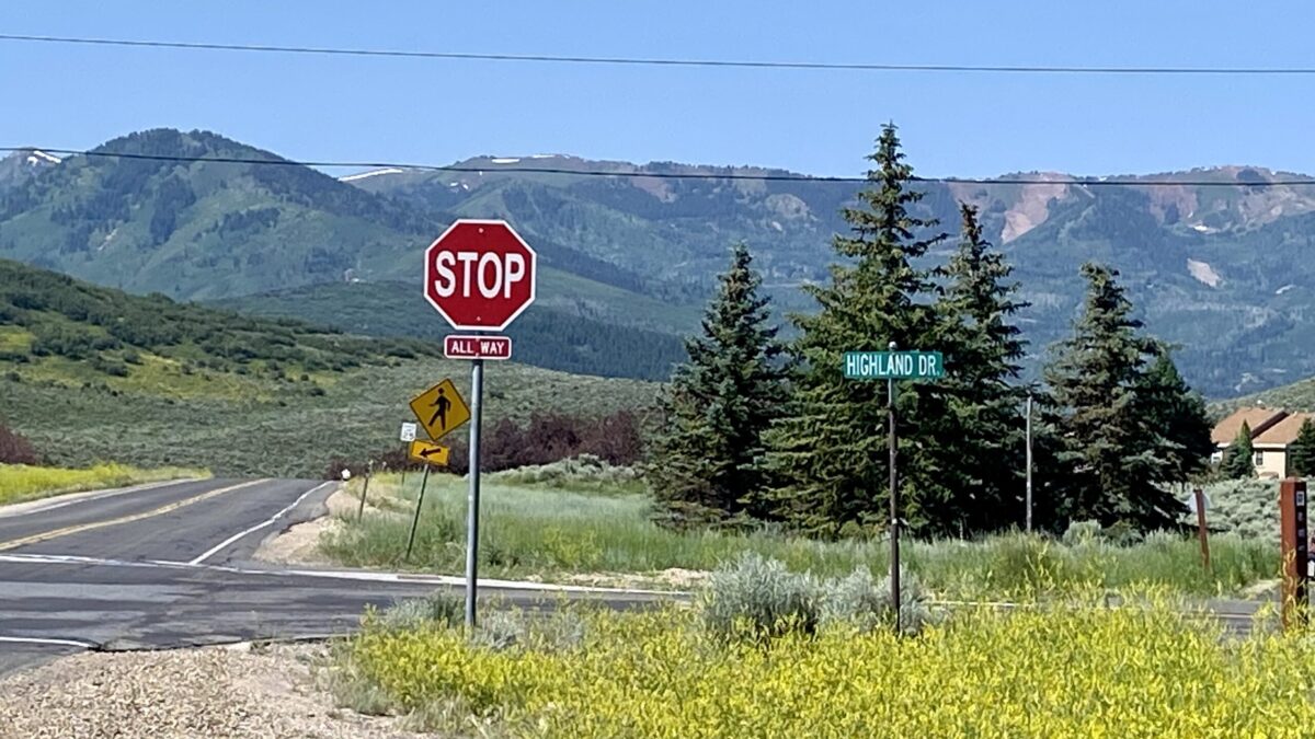 A new STOP sign has been placed in the Trailside area.