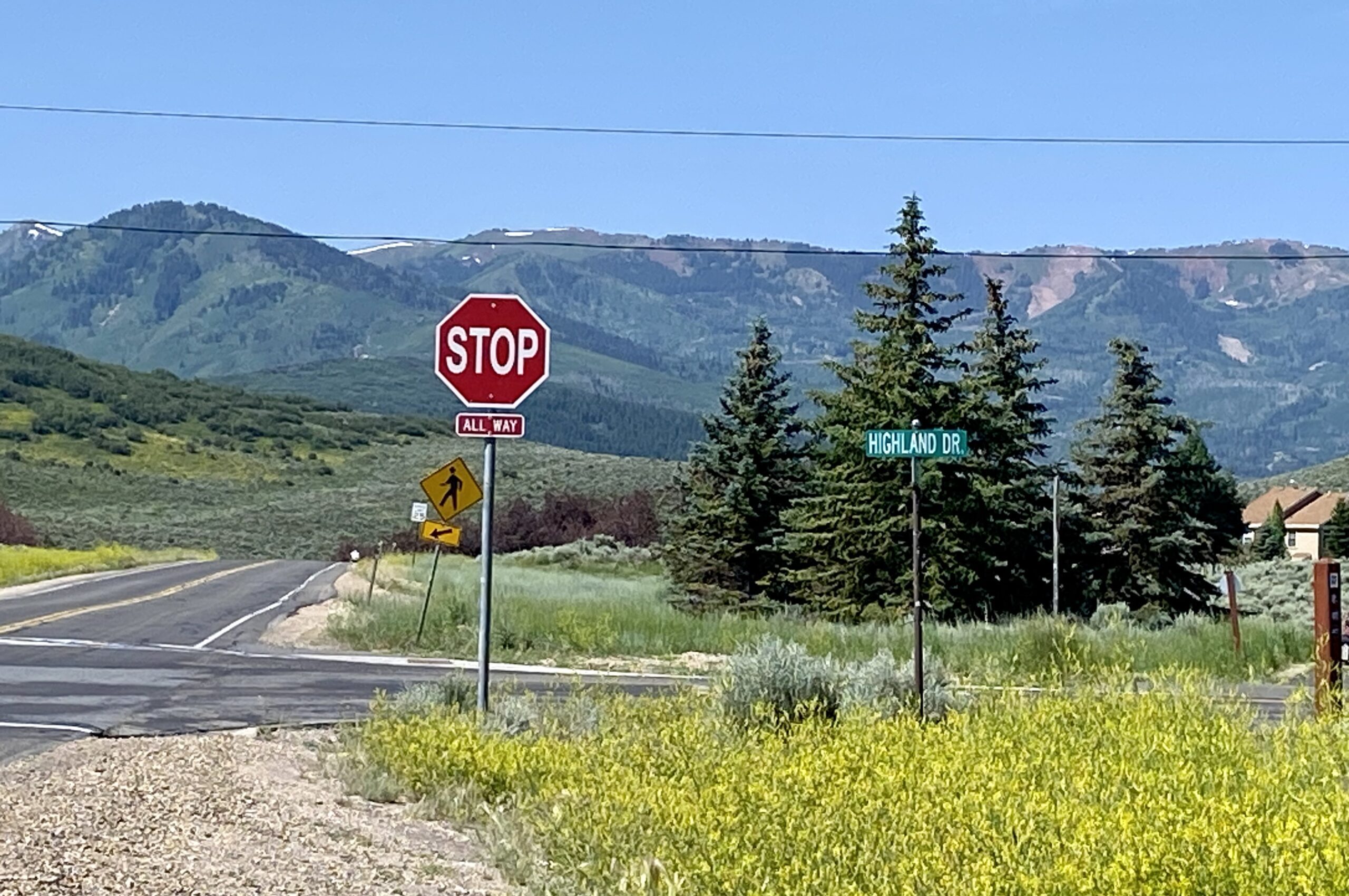 A new STOP sign has been placed in the Trailside area.