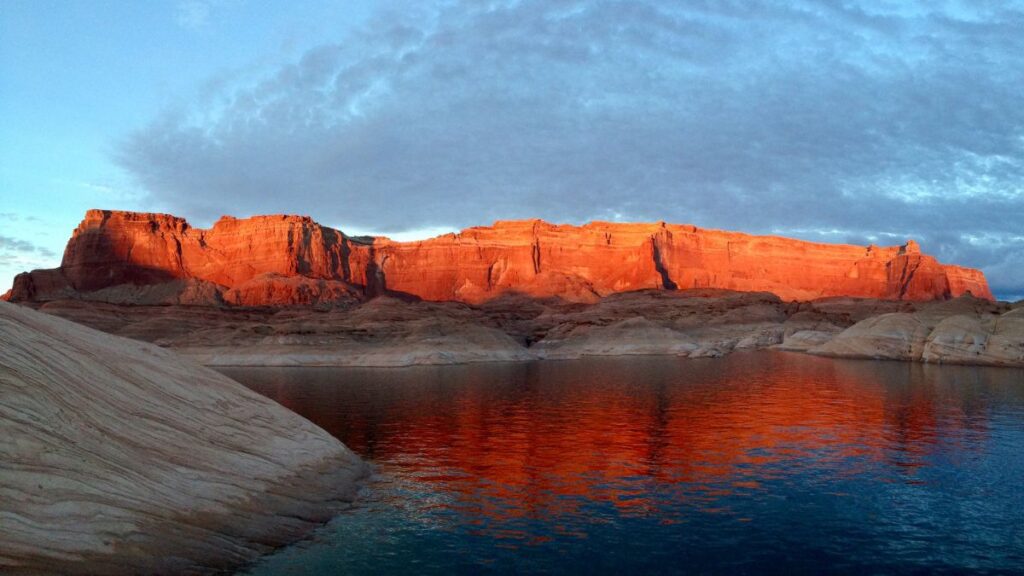 Mountain climber, cliff diver die in separate incidents at national recreation spots in the West