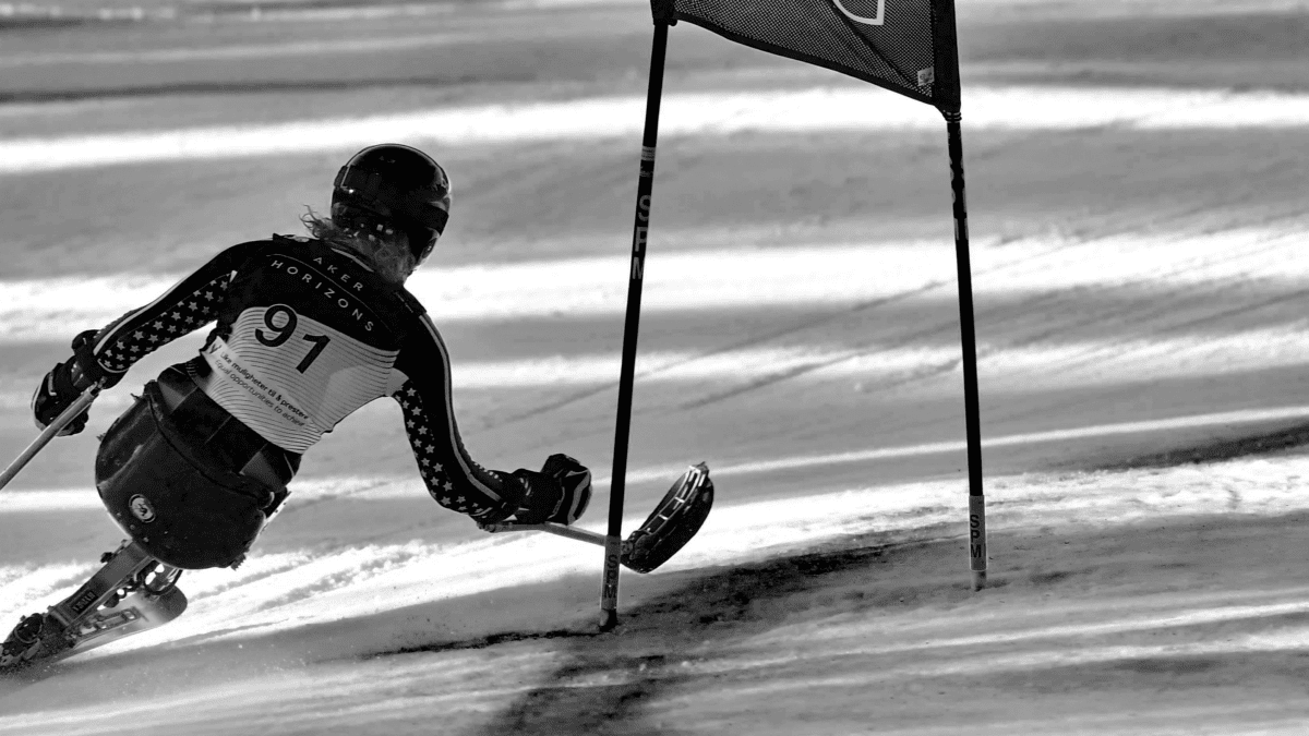 Ravi Drugan skis around a gate at the 2022 World Para Snow Sports Championships in Lillehammer.