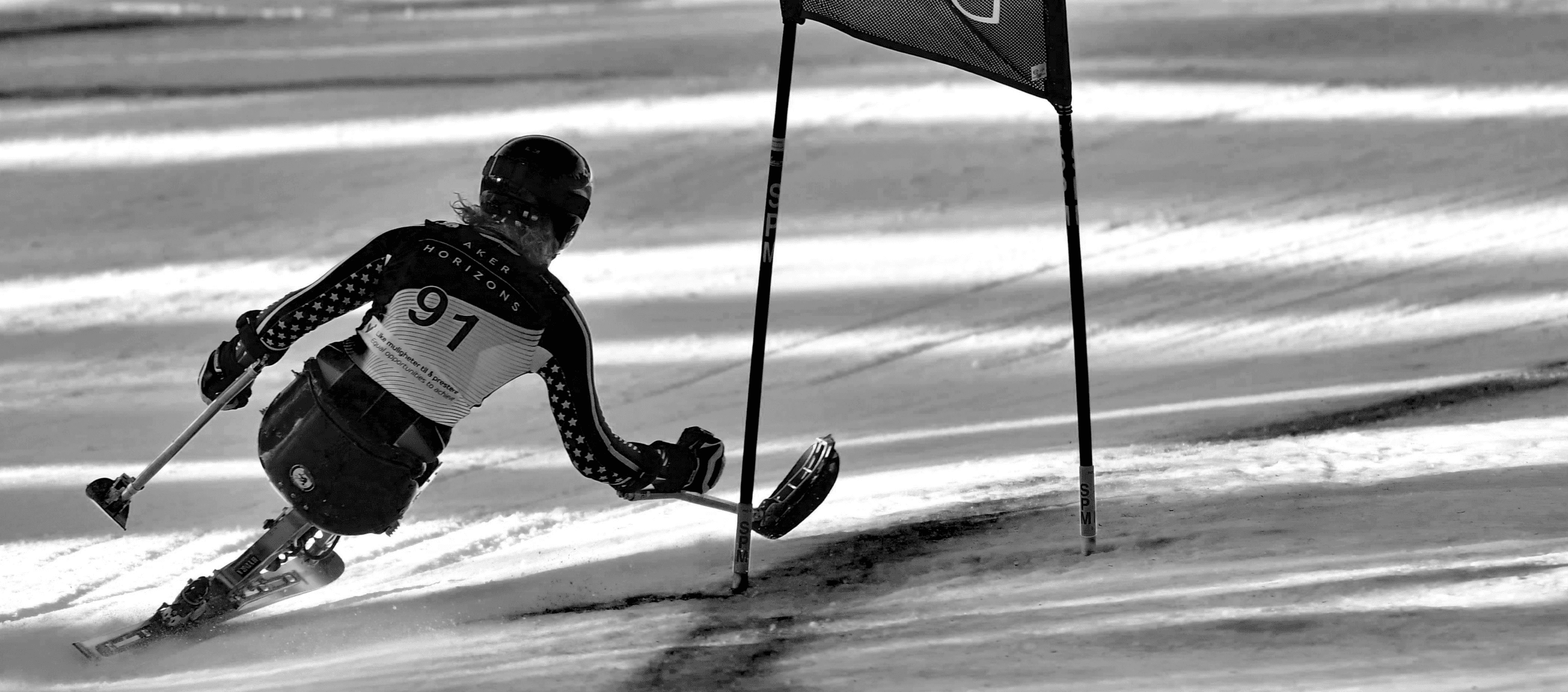 Ravi Drugan skis around a gate at the 2022 World Para Snow Sports Championships in Lillehammer.