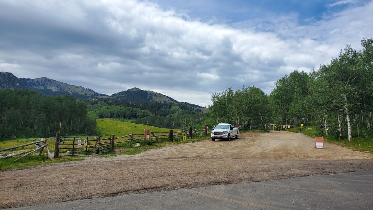 As of August 22, 2023, parking will no longer be allowed (and will be enforced) along the roadway by the “Y” intersection of Guardsman Pass Road and Pine Canyon Drive.