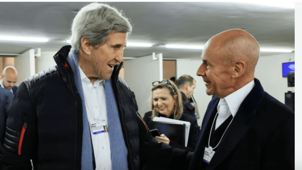 John Kerry, United States Special Presidential Envoy for Climate, meets with International Ski Federation (FIS) President in Davos, Switzerland.