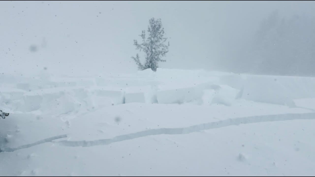 No Name Bowl reported on Jan 12 at 9,700'. 3' deep and 1,500' wide.