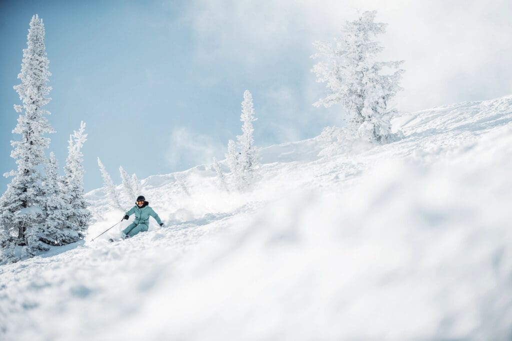 With an early purchase, you guarantee yourself the best price and open the door to endless skiing at Deer Valley, with the bonus of no blackout days, no reservations, and extra skiing this spring.