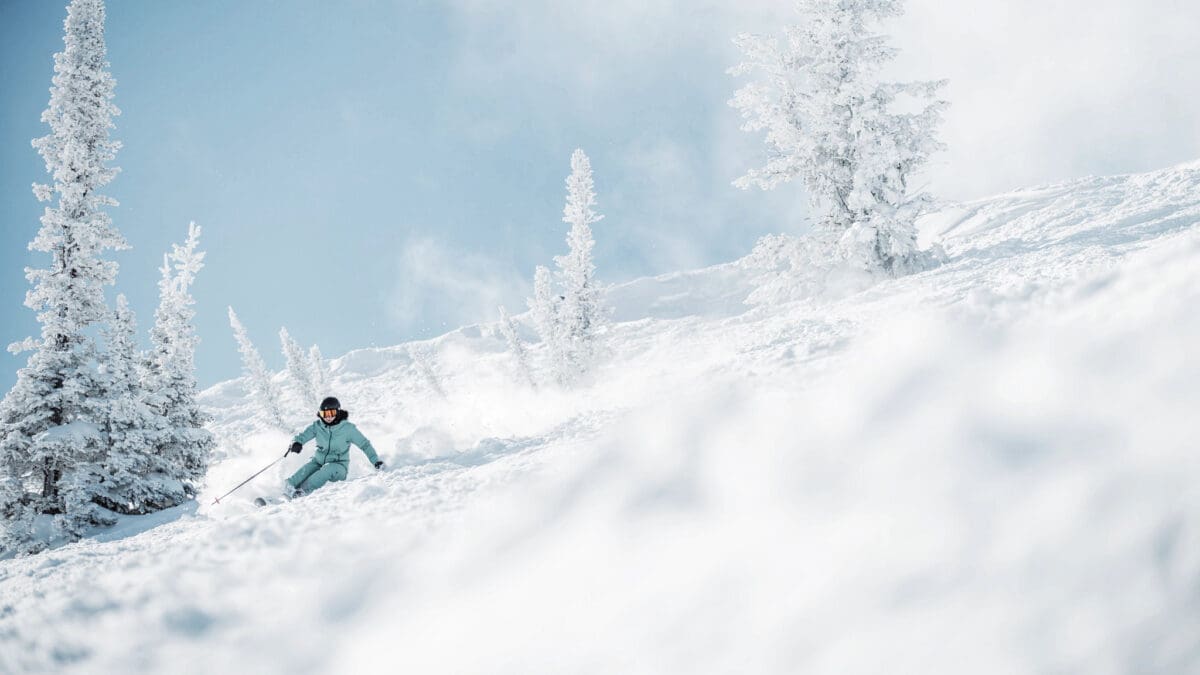 With an early purchase, you guarantee yourself the best price and open the door to endless skiing at Deer Valley, with the bonus of no blackout days, no reservations, and extra skiing this spring.
