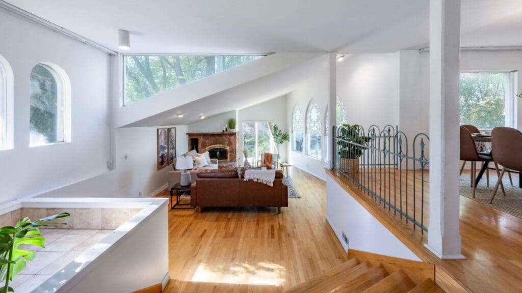 Living room with wire fence.