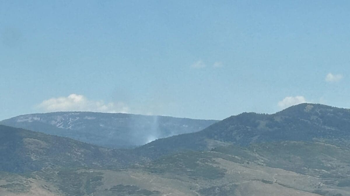 Smoke column visible from US-248 on the way to Kamas.