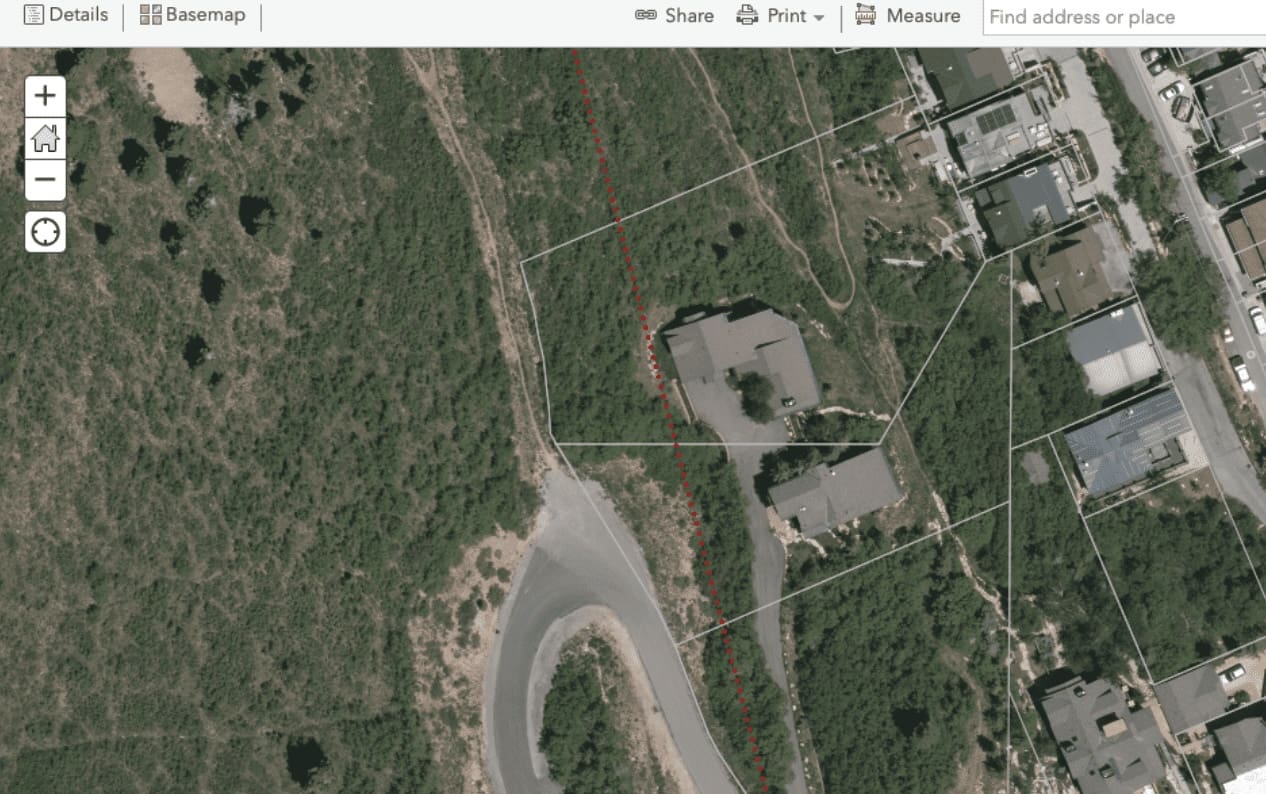 A Park City Zoning map showing where the SLO boundary line, in red dashes, bisects Matthew Prince's lot at 220 King Rd. Much of Princes lot, including the land that lies inside the SLO is considered "Very steep" as defined by town records. (Screenshot of PCM document).