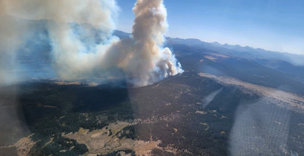 Th Elizbeth Ridge Fire is located north of the North Slope road, west of Lyman, Little Lyman and Fish Lake.