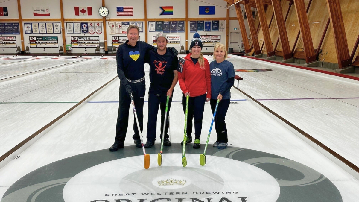 The Park City Curling Club clinched silver at the Cross Border Bonspiel in Calgary, Alberta Sept. 20-22.