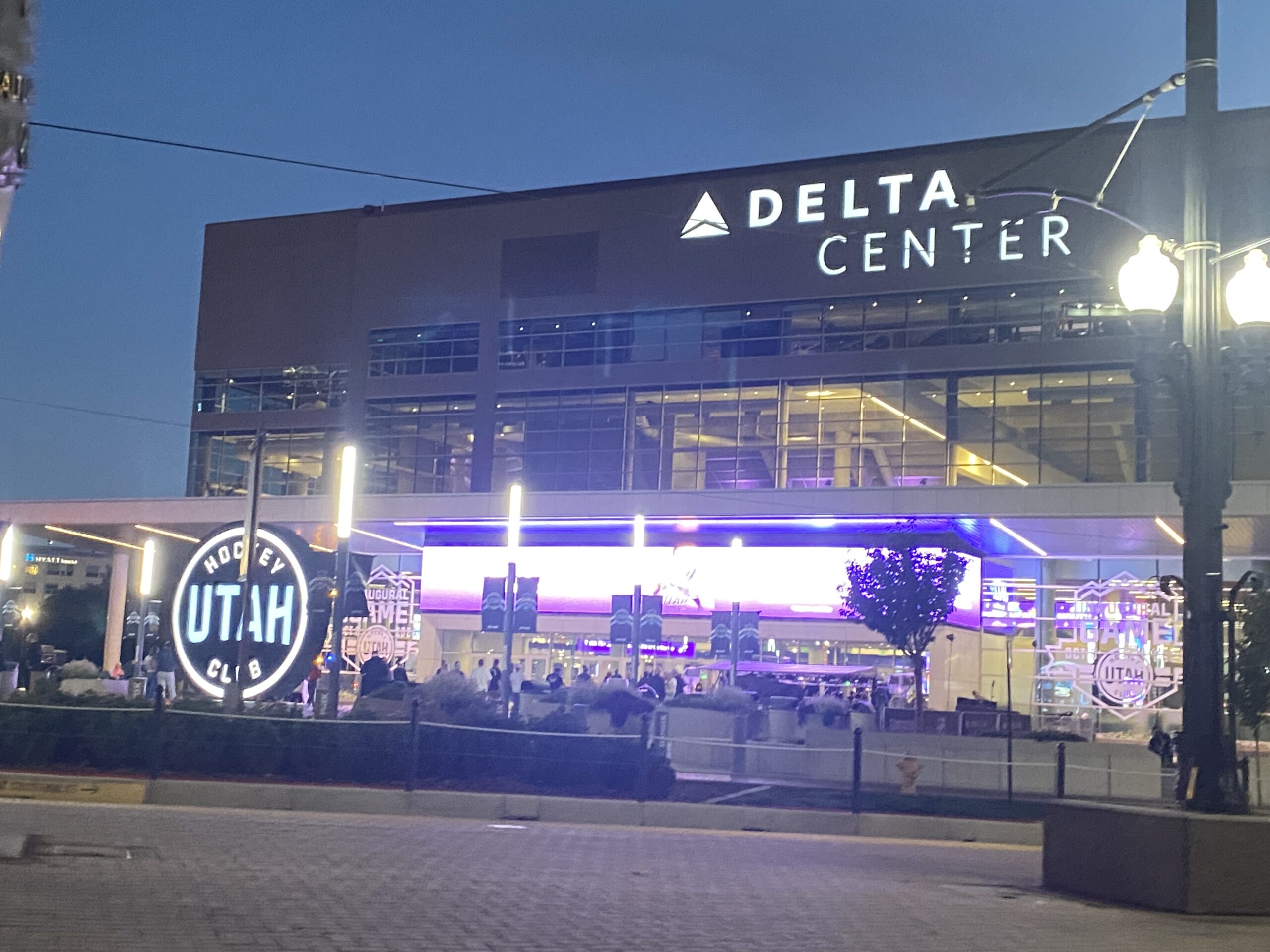 Utah Hockey Club defeats Blackhawks in inaugural game TownLift, Park City News
