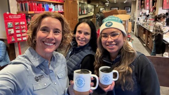 Jennifer Wesselhoff shares her Mountainkind Morning with patrons at Starbucks.