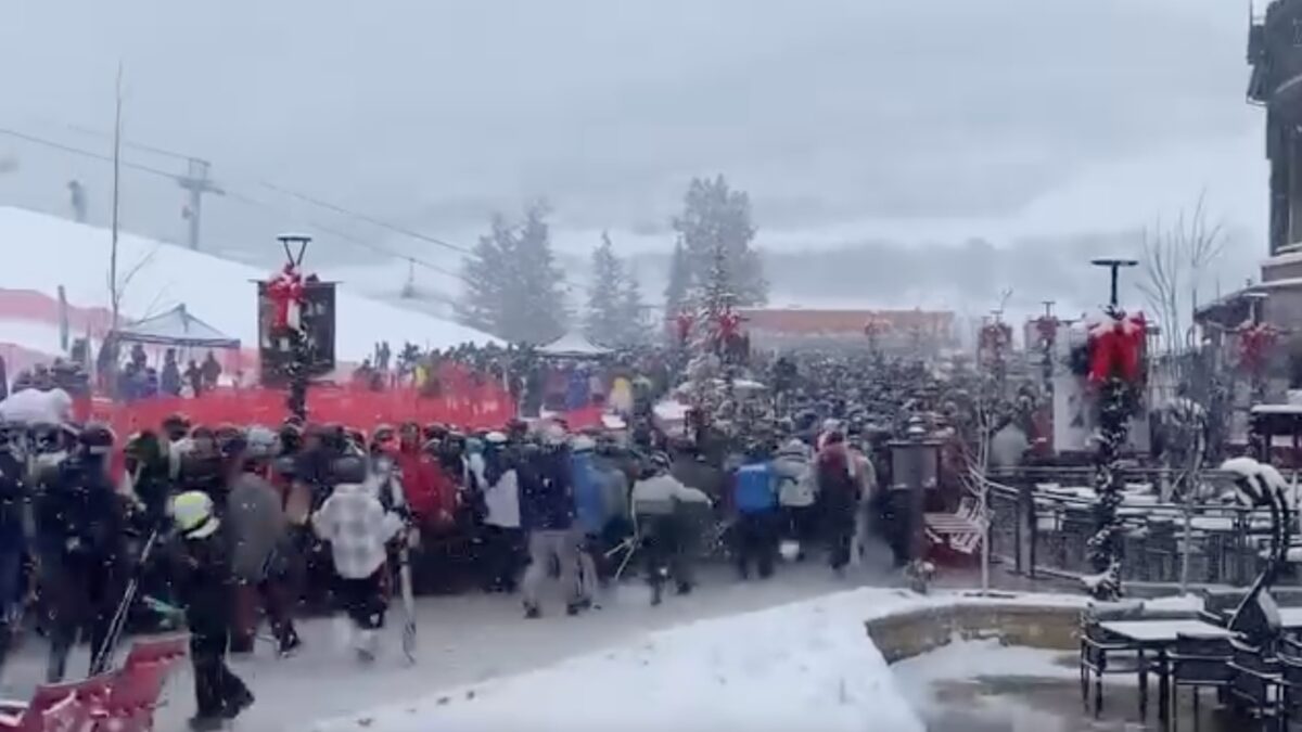 Six inches of snow in 24 hours brought crowds to Park City Mountain’s Canyons Village this morning. Delayed lift openings were announced by the resort due to avalanche mitigation efforts.