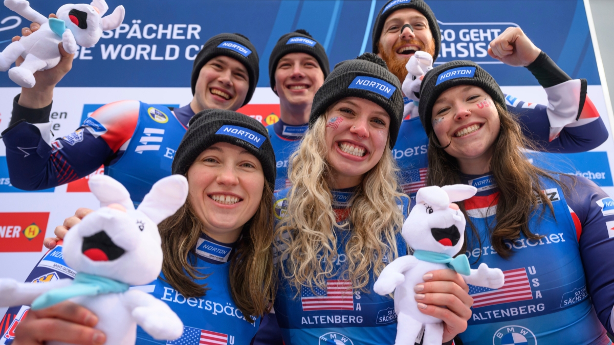 The Saxony, Altenberg Luge: World Cup, Team Relay; Ansel Haugsjaa (l-r), Sophia Kirkby, Marcus Mueller, Chevonne Chelsea Forgan, Jonathan Gustafson and Ashley Farquharson of Team USA cheer at the finish after their third place. Jan. 12, 2025.