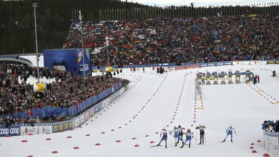 Specators watch the start of women's cross-country skiing sprint freestyle quarter finals at the FIS Nordic Ski World Championships in Trondheim on February 27, 2025.