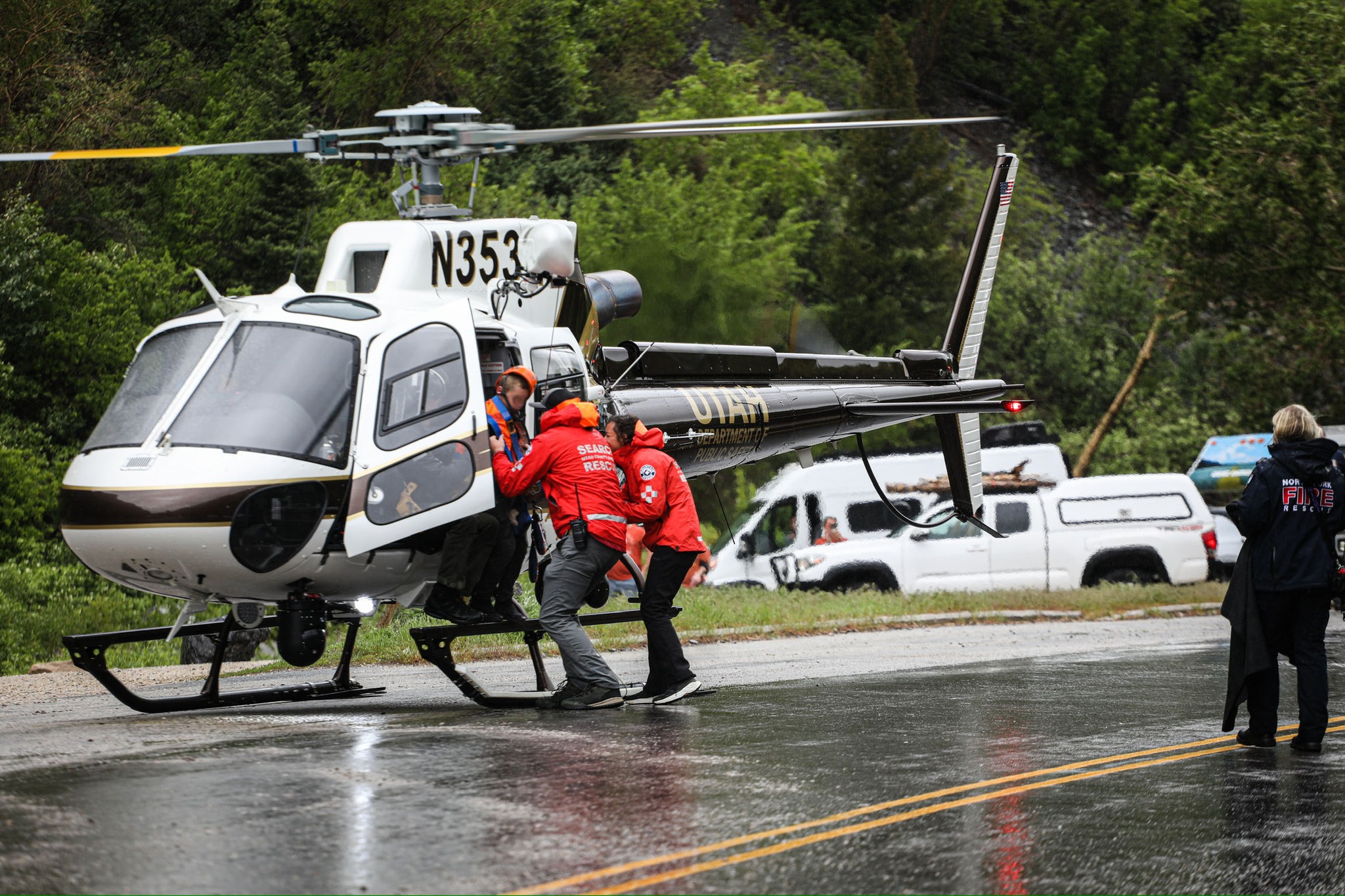 Three Hikers Rescued After Being Stranded By Weather Townlift Park