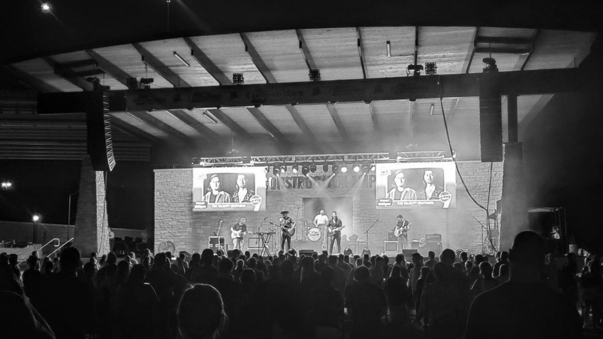 The Talbott Brothers on in concert.