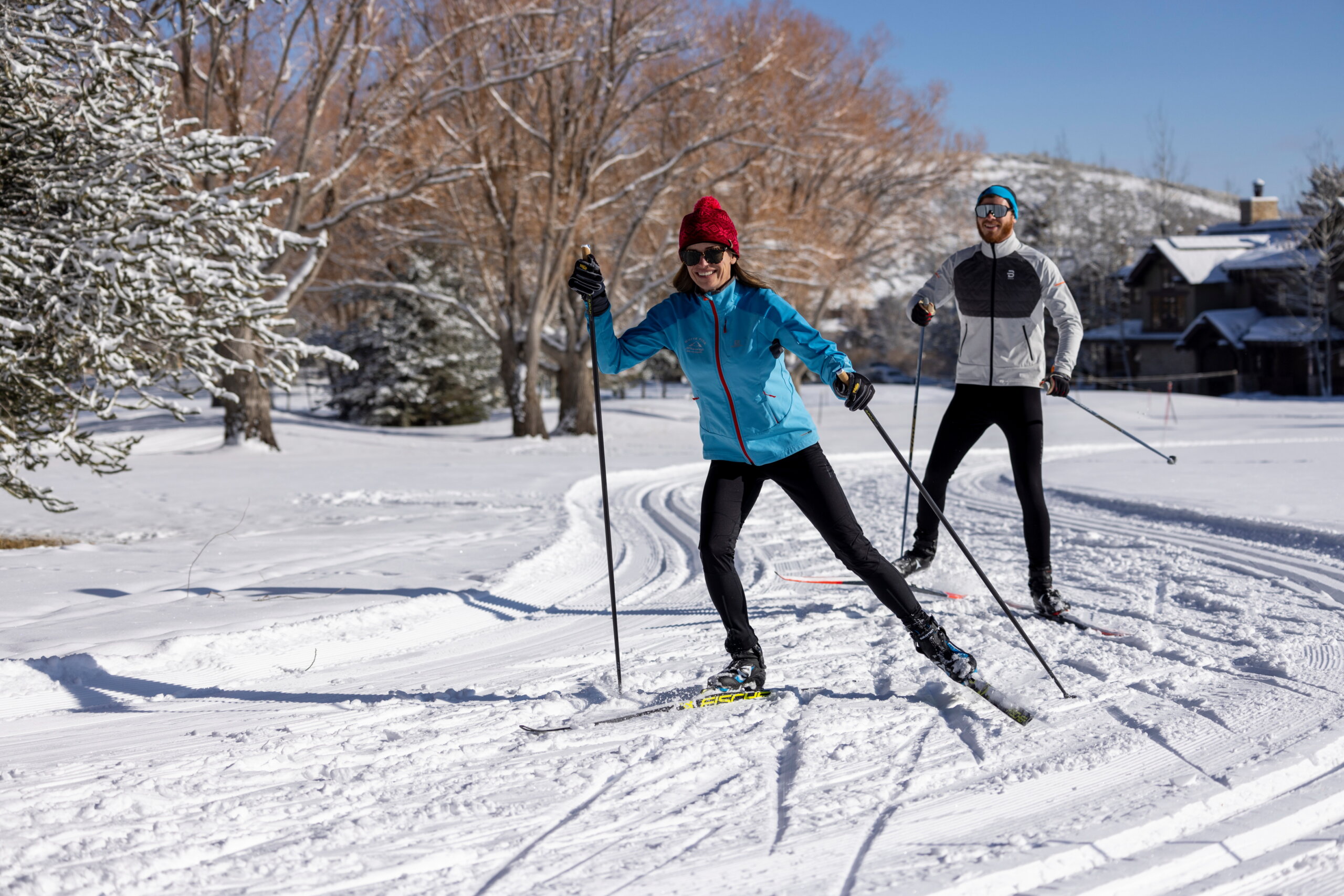 cross country skiing skate skiing