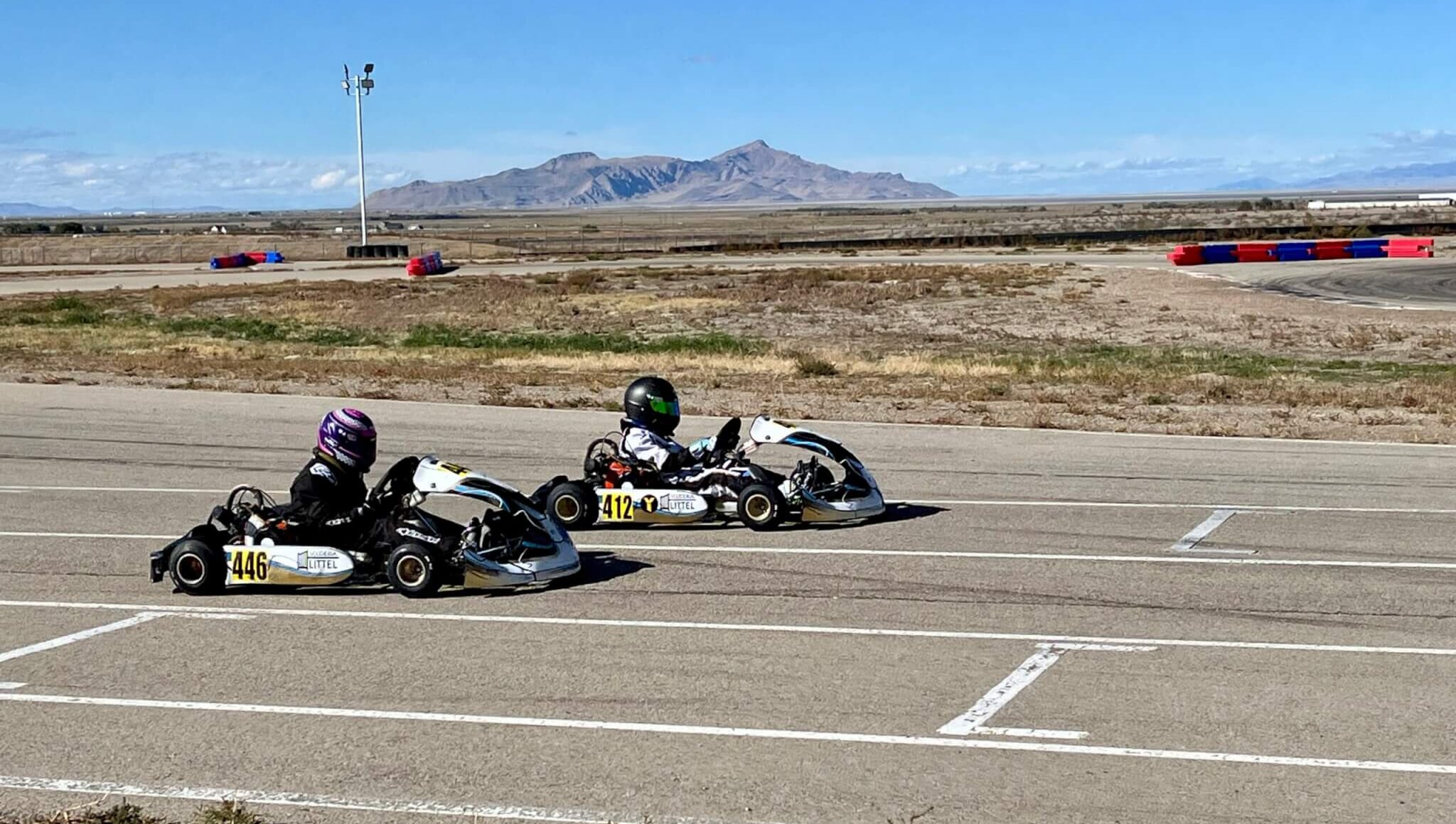 London Zarkos in the purple helmet overtaking her opponent.