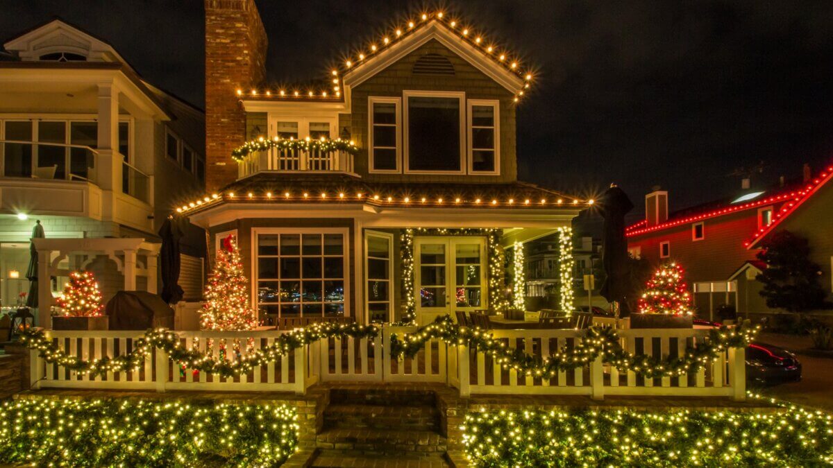 A house with Christmas lights
