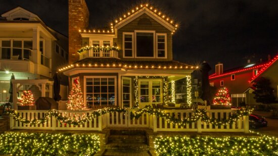A house with Christmas lights
