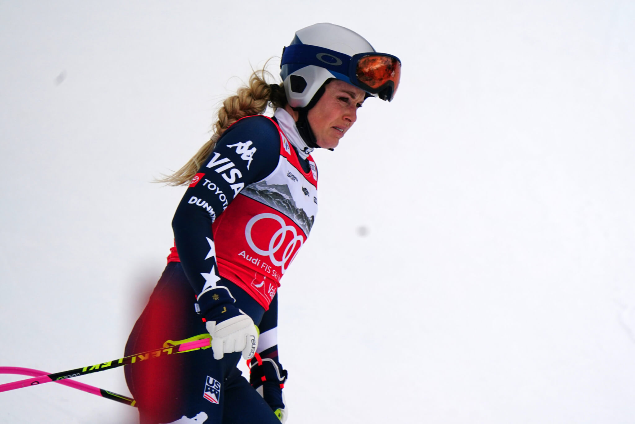 Vonn plans to race at Olympics despite ruptured ACL in left knee following ski crash