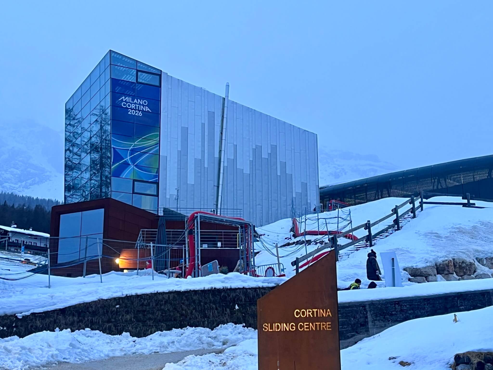 Cortina Sliding Center. 