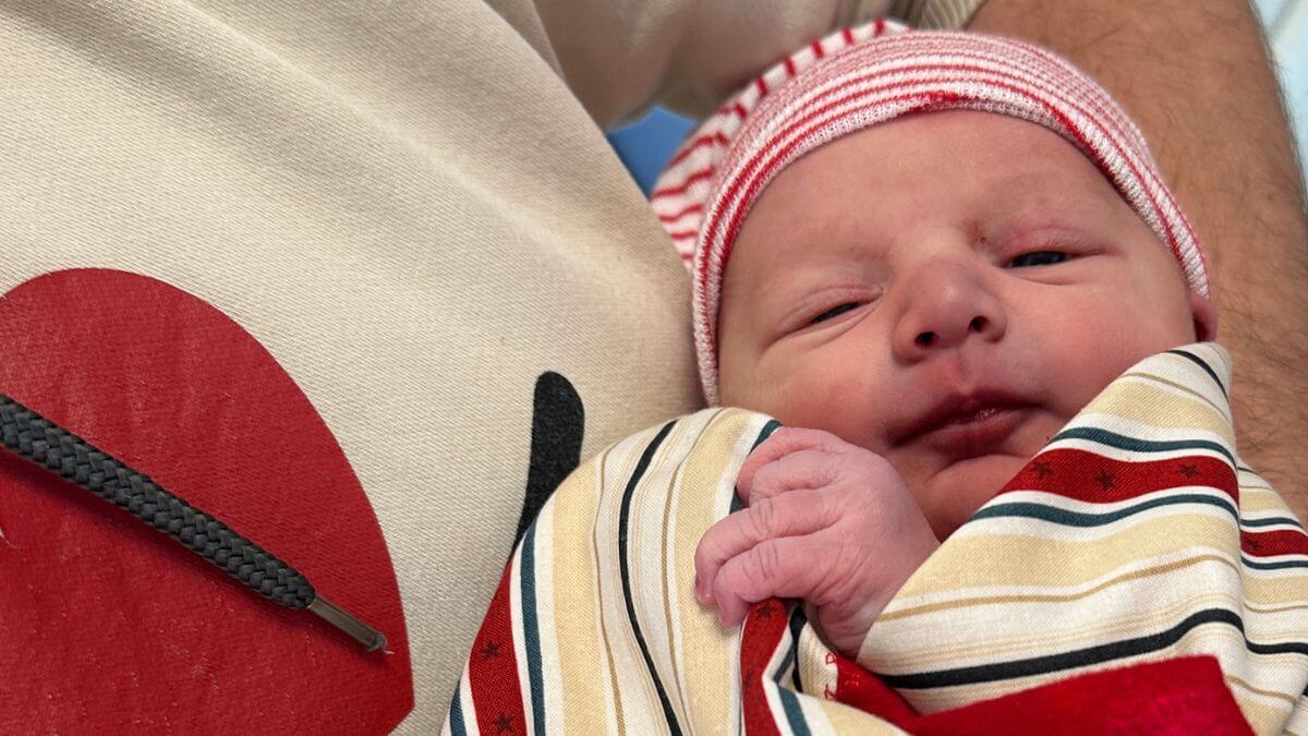 A volunteer initiative invites community members to help create patriotic blankets for Wasatch Back newborns.